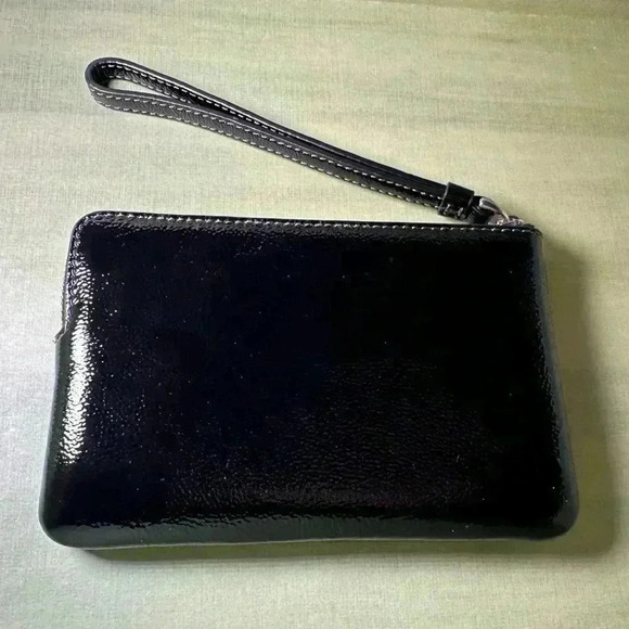 COACH Corner Zip Wristlet black patent leather with silver NWT - Picture 2 of 3